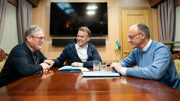 Европейские лидеры прибыли в Киев на спецпоезде для участия в саммите (видео)